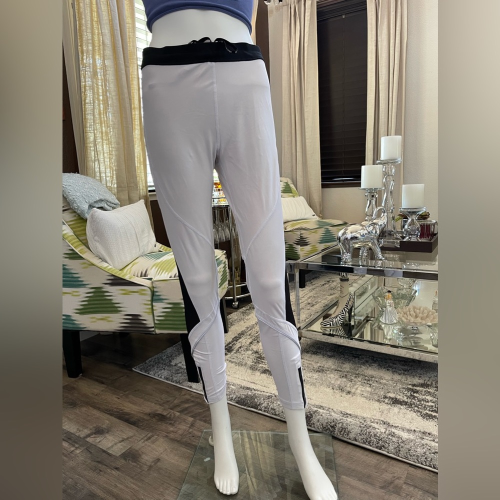 Victoria’s Secrets white leggings